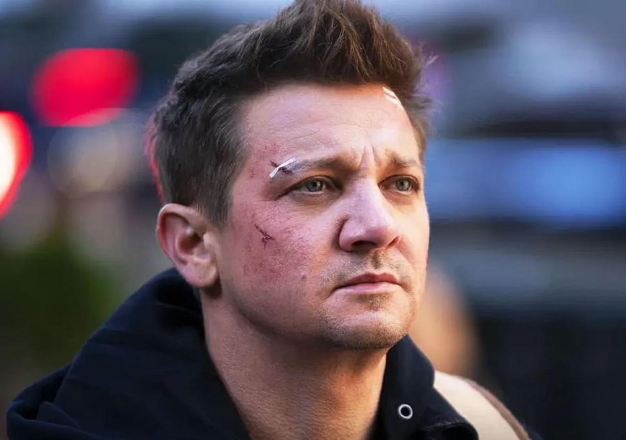 Jeremy Renner walks Red Carpet just Three Months after his Accident