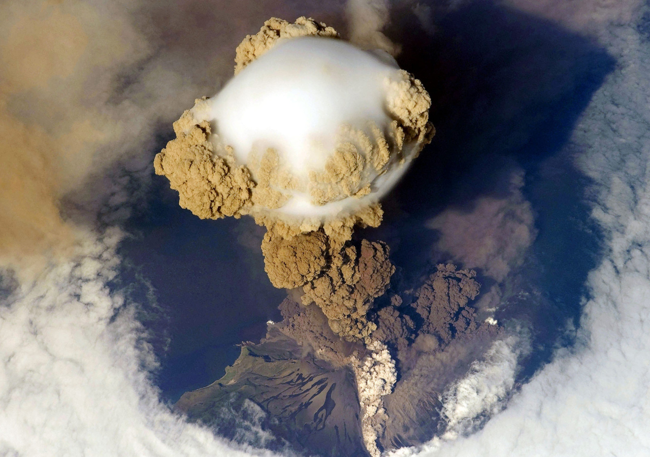 Could a volcanic eruption cool the Earth?