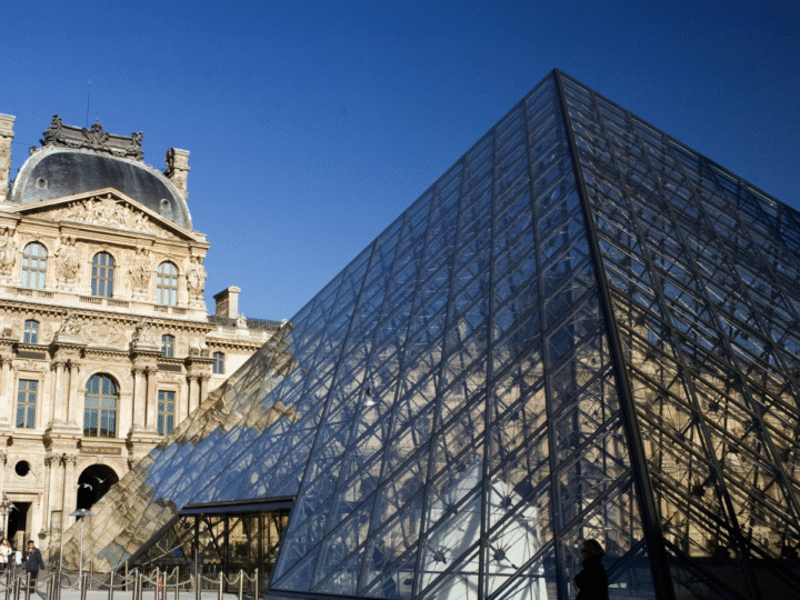 Louvre Closed After Thieves Steal ‘Priceless’ Jewels